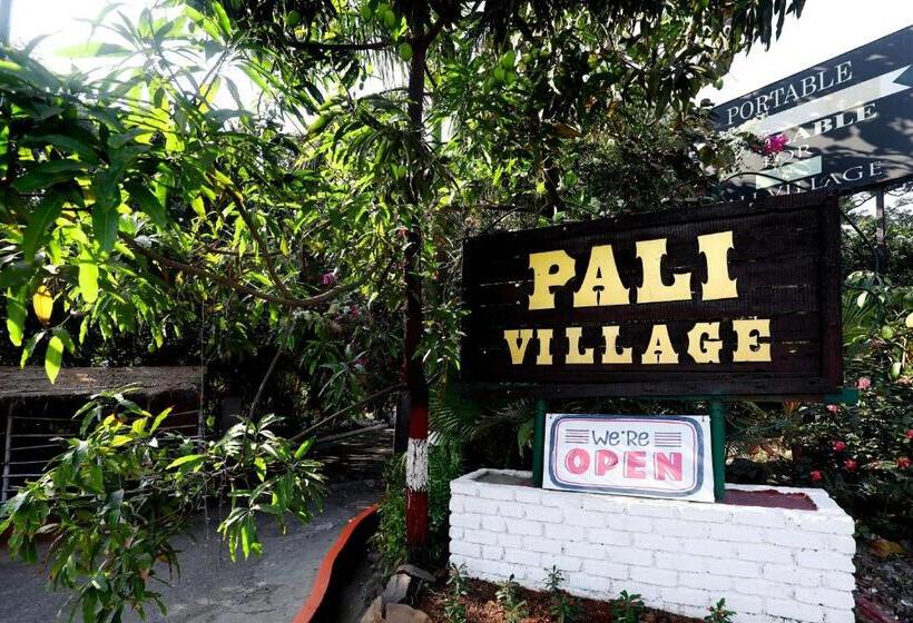 فندق Pali Village Resort