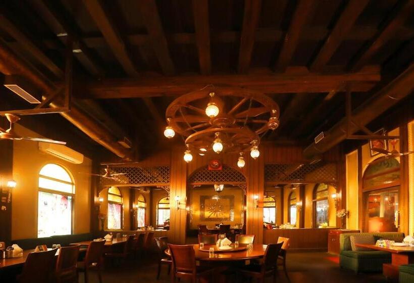 فندق Pali Village Resort