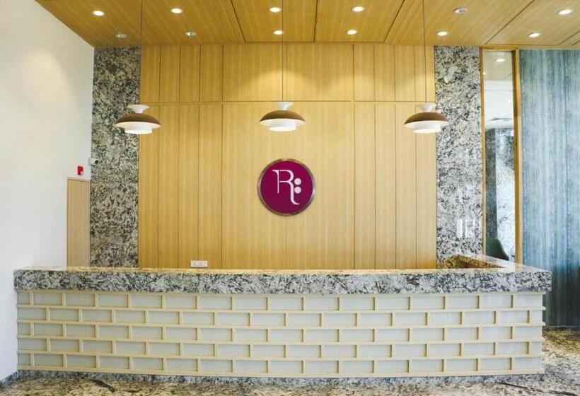 Отель Regenta Central Harsha Vapi