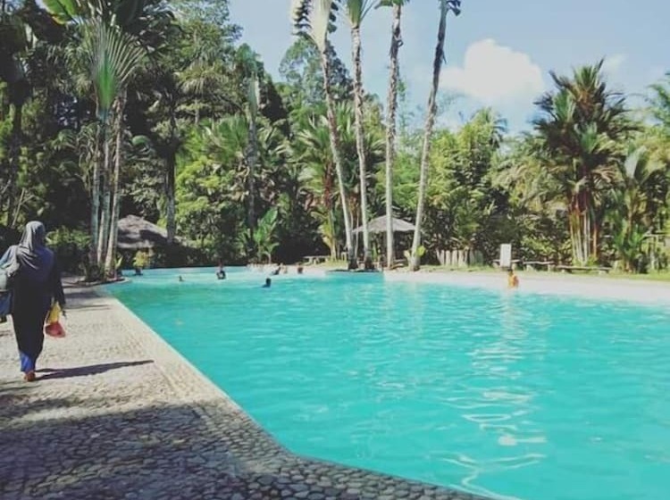Balung River Eco Resort   Hostel