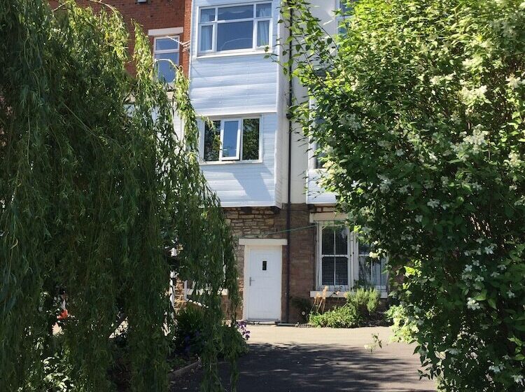 تختخواب و صبحانه Chimneys Guest House