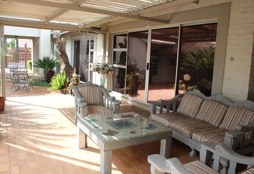پانسیون House And Heart Guest House