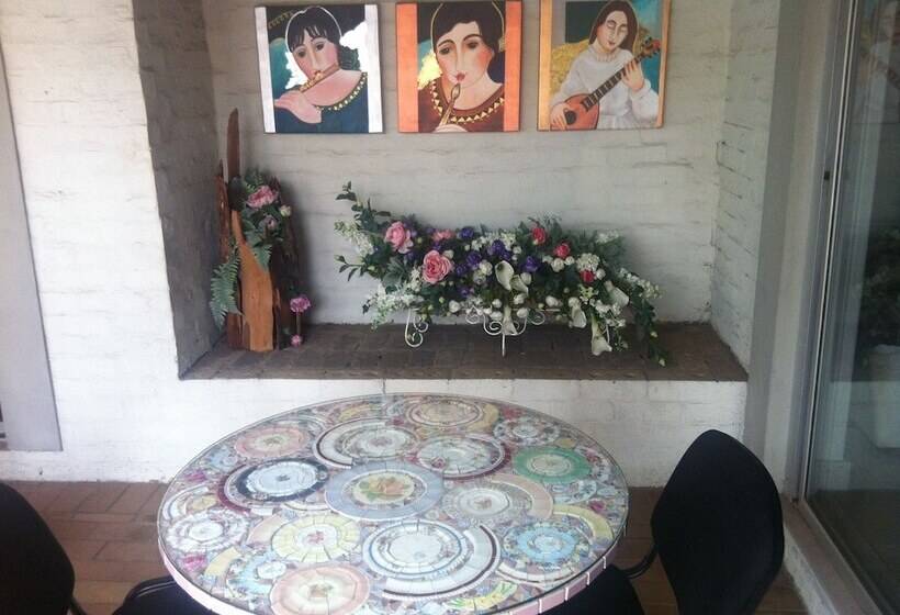 پانسیون House And Heart Guest House
