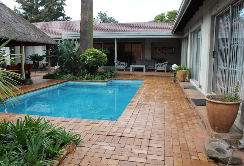 پانسیون House And Heart Guest House