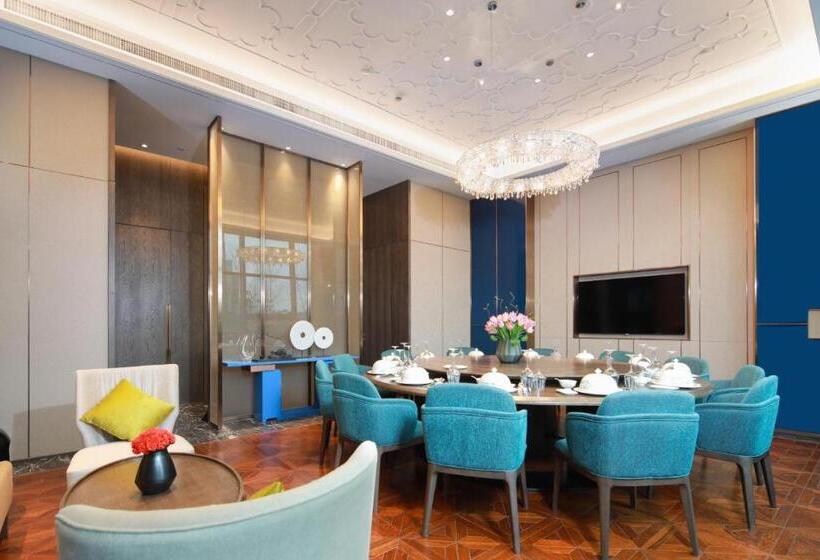 هتل Auto City Ruili