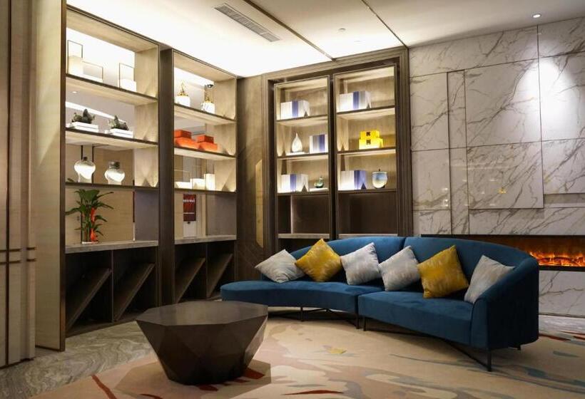 هتل Auto City Ruili