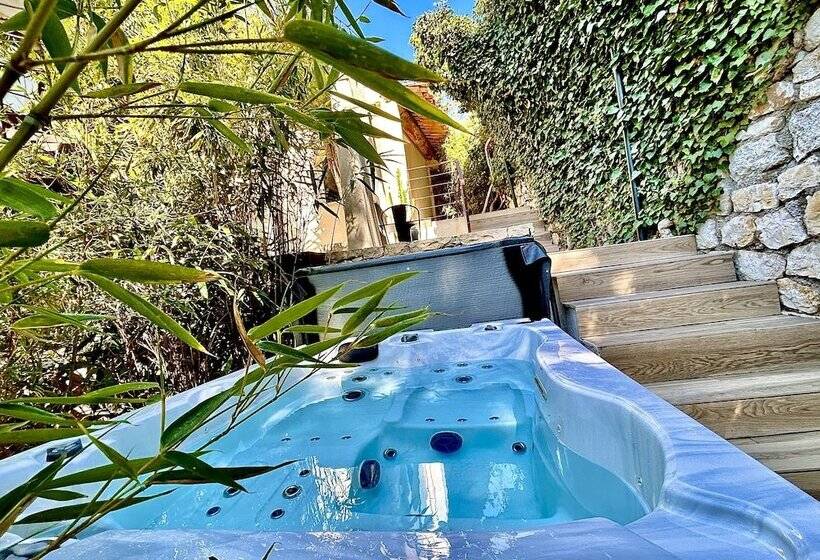 پانسیون The Address Cassis