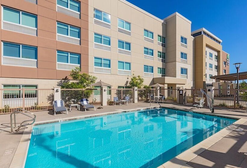 호텔 Holiday Inn Express & Suites   Moreno Valley   Riverside, An Ihg