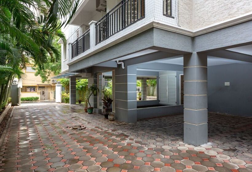 هتل Oyo 23202 Cute Orange Service Apartments