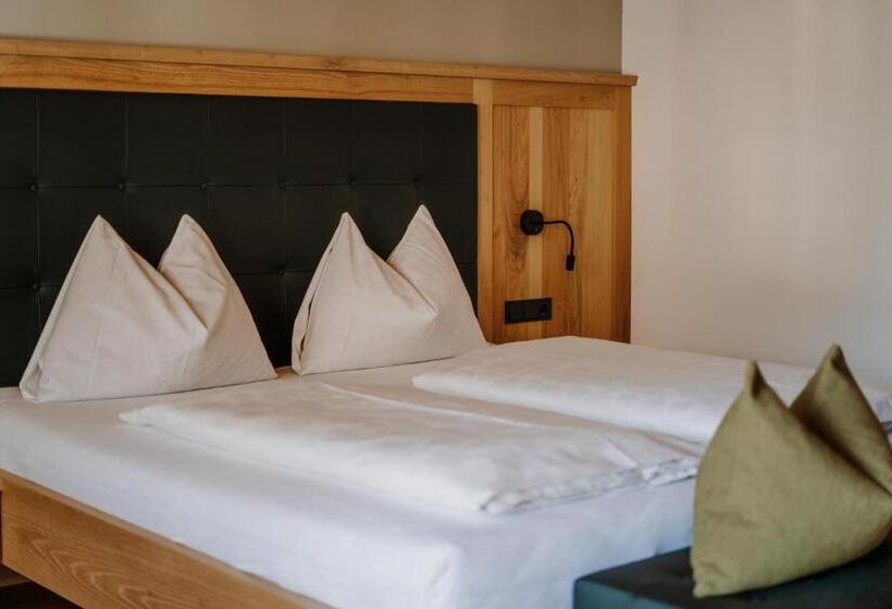 בית מלון כפרי Weingut Klosterhof