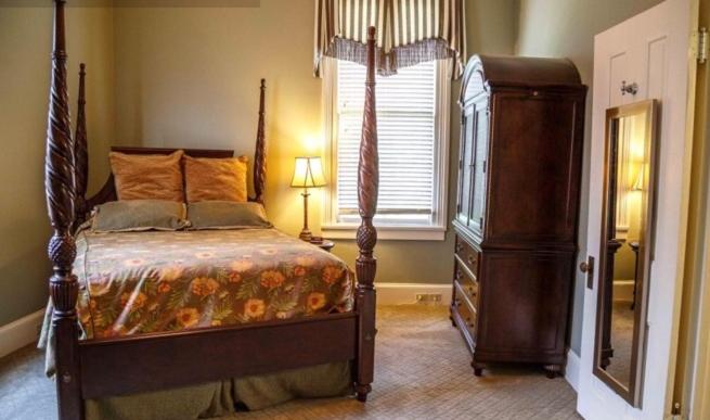 مبيت وإفطار Clark House Inn