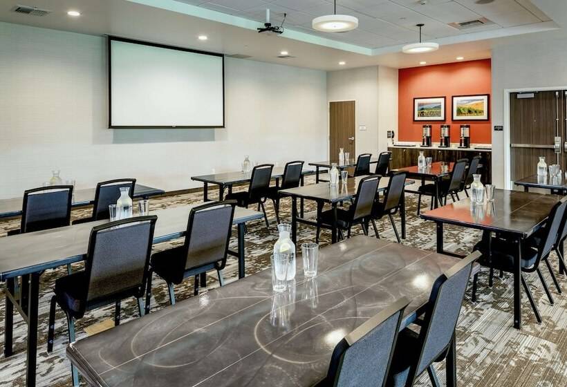هتل Hilton Garden Inn Wenatchee