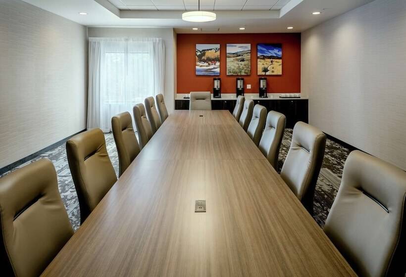 هتل Hilton Garden Inn Wenatchee