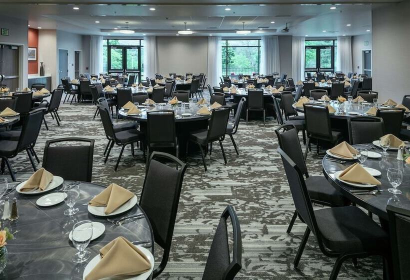 هتل Hilton Garden Inn Wenatchee