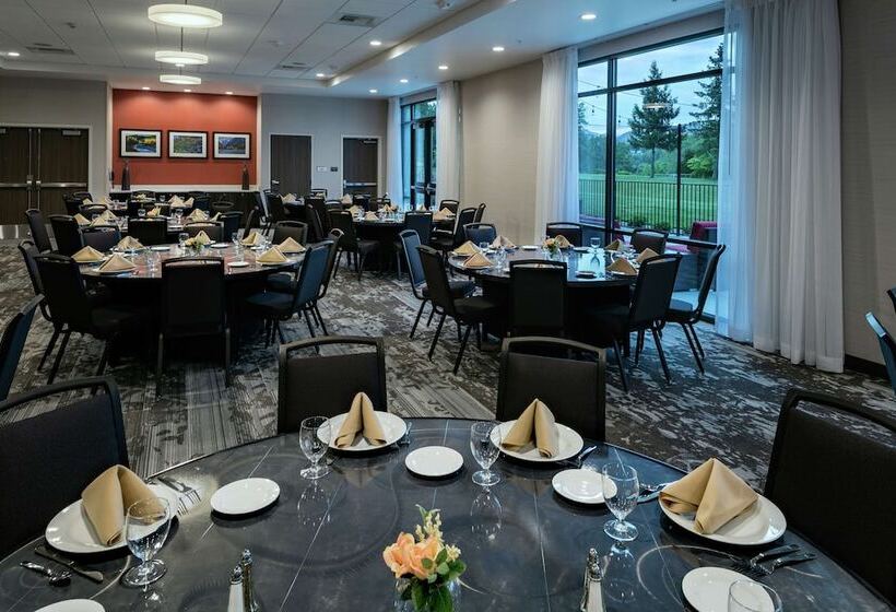 هتل Hilton Garden Inn Wenatchee