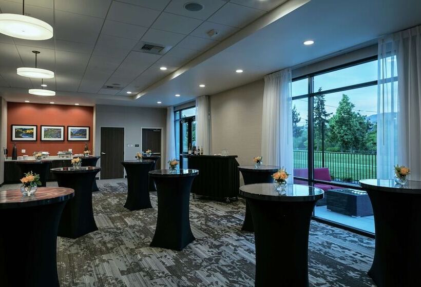 هتل Hilton Garden Inn Wenatchee