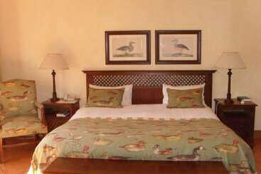 پانسیون Birdwood Boutique Estate