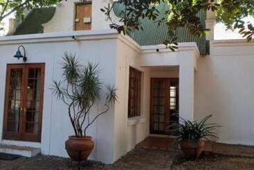 پانسیون Birdwood Boutique Estate