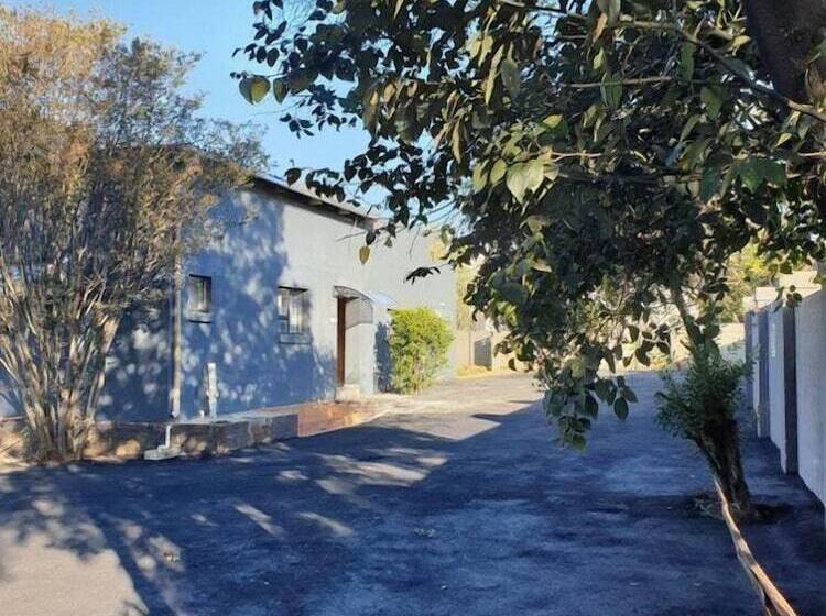 بنسيون Platinum Germiston Ghouse