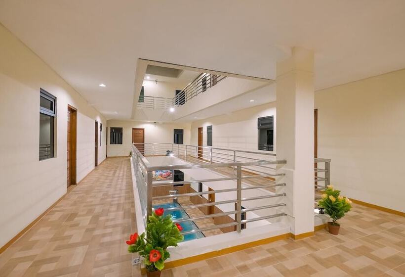 پانسیون Caroline Guest House