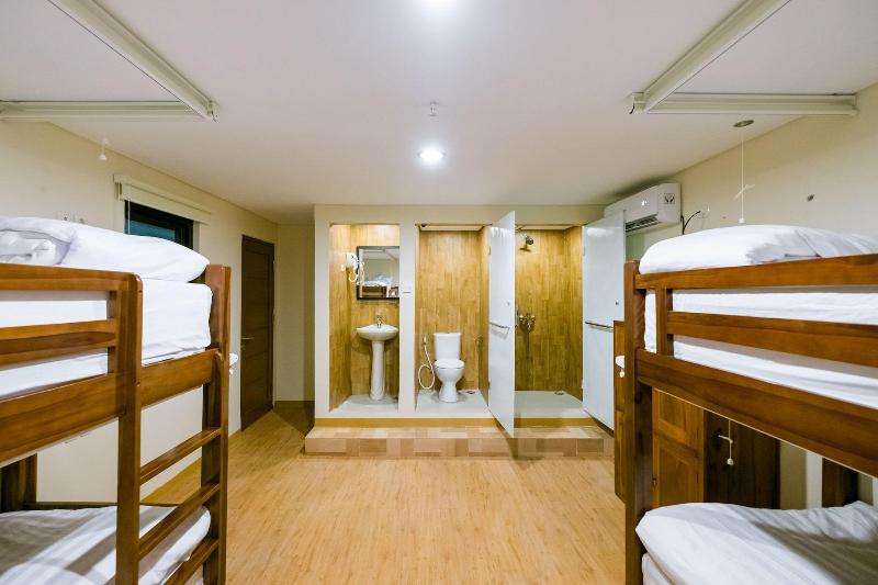 پانسیون Caroline Guest House