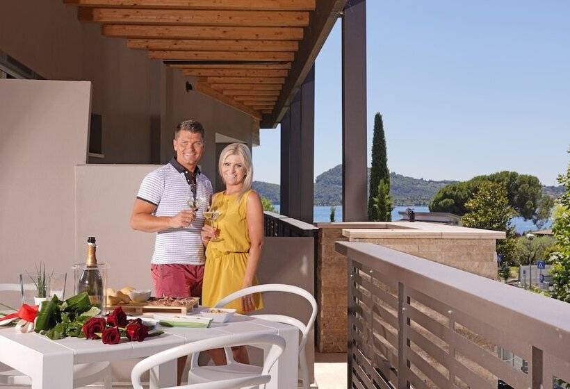 リゾートホテル Lamasu Rioverde   Lago Di Garda