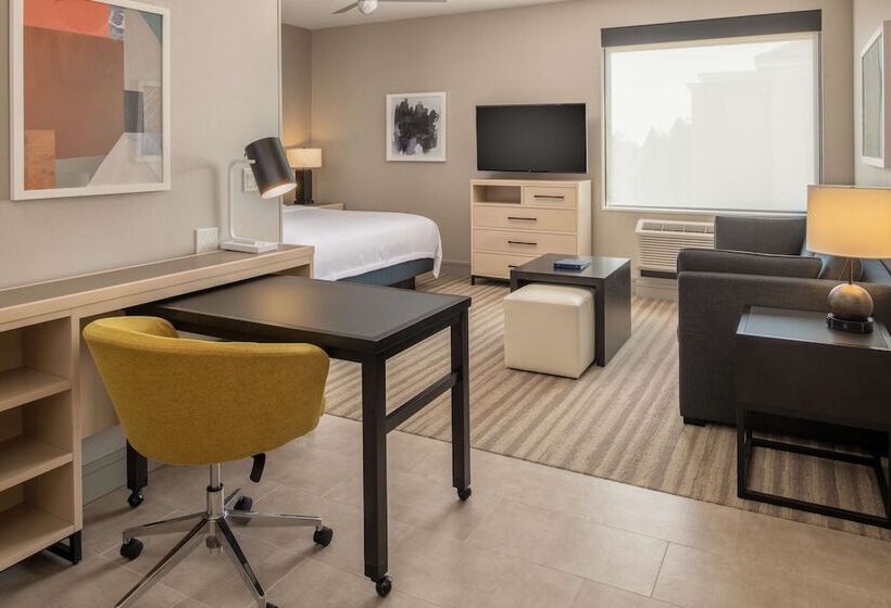 هتل Homewood Suites By Hilton Belmont