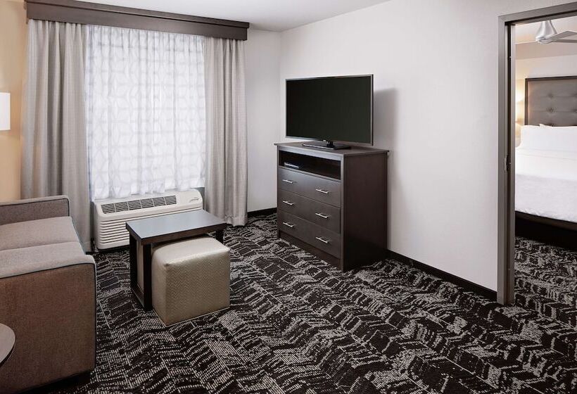 هتل Homewood Suites By Hilton Ronkonkoma