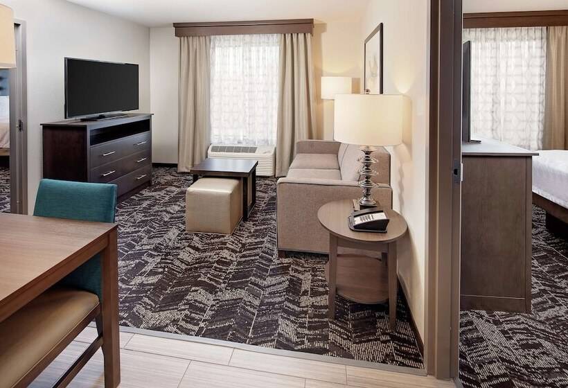 هتل Homewood Suites By Hilton Ronkonkoma