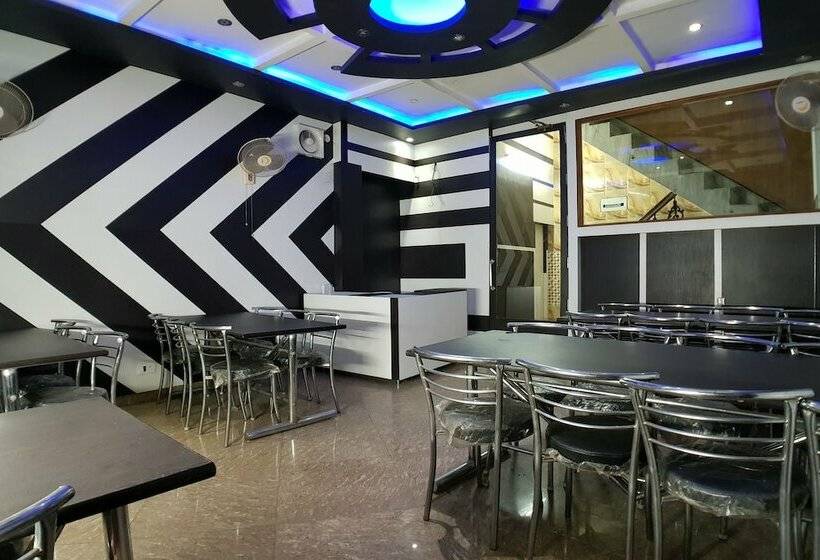 فندق Oyo 30576 Satyam Regency