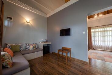 هتل Emburara Farm Lodge