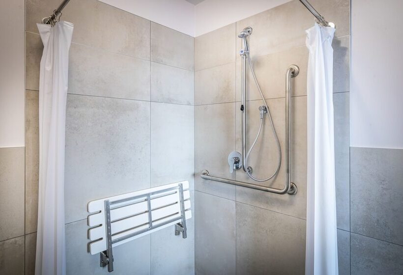 هتل Marsden Suites Albany