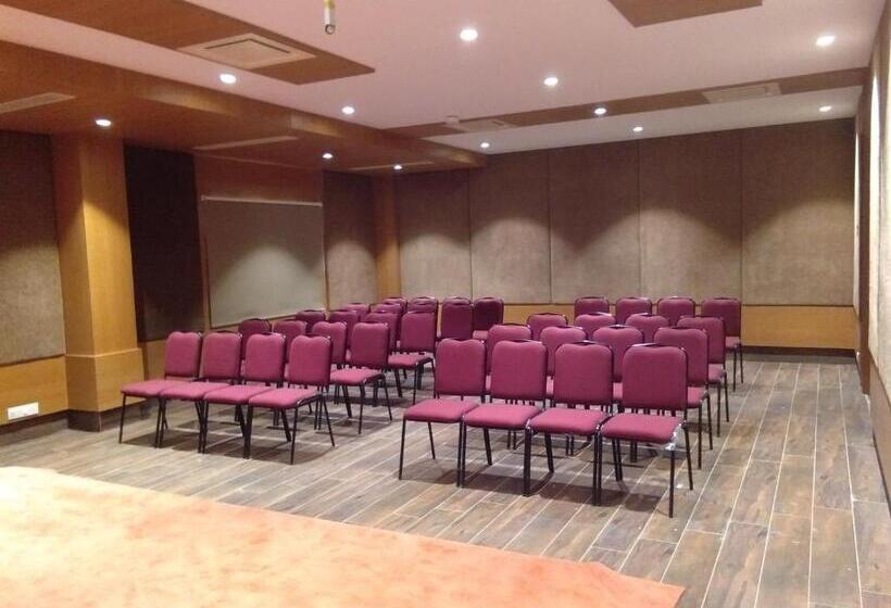 فندق Rathna Residency