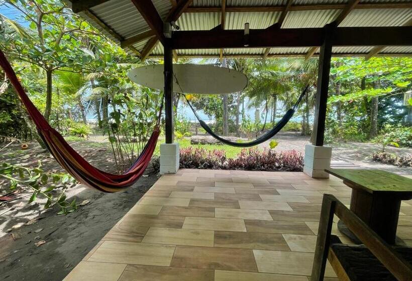 پانسیون Casa Turtle Bogue