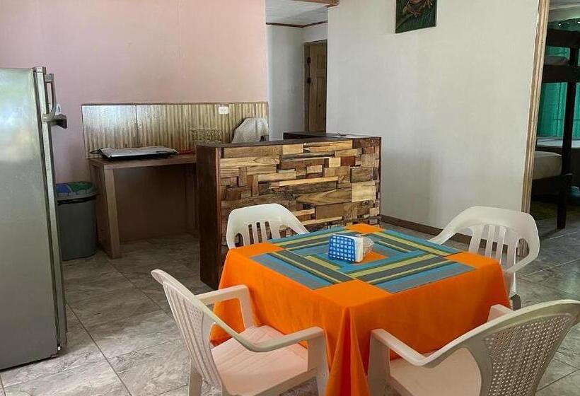 پانسیون Casa Turtle Bogue