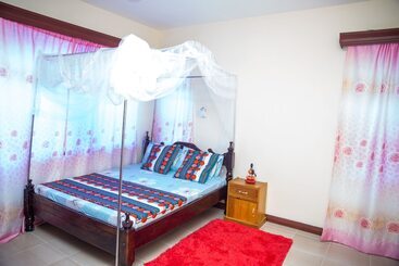 Safiri Kenya Home