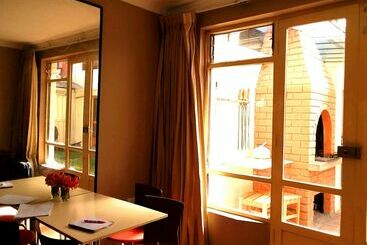 Baum Hostel
