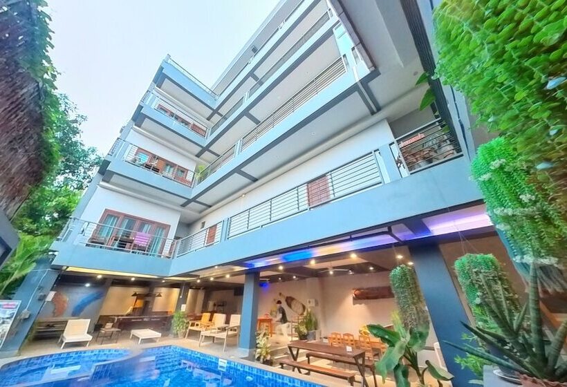 هتل Faraway Suites