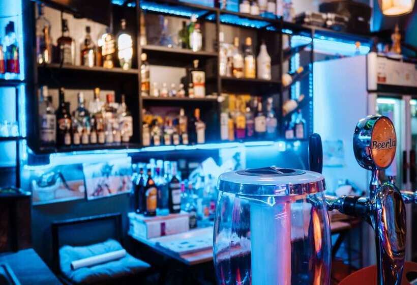 هتل Faraway Suites