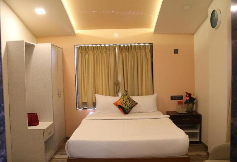 هتل Pooja Villa Suites Rooms And Pool, Igatpuri