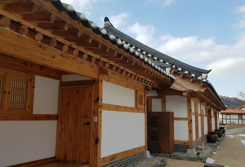 בית מלון כפרי Korea Palace