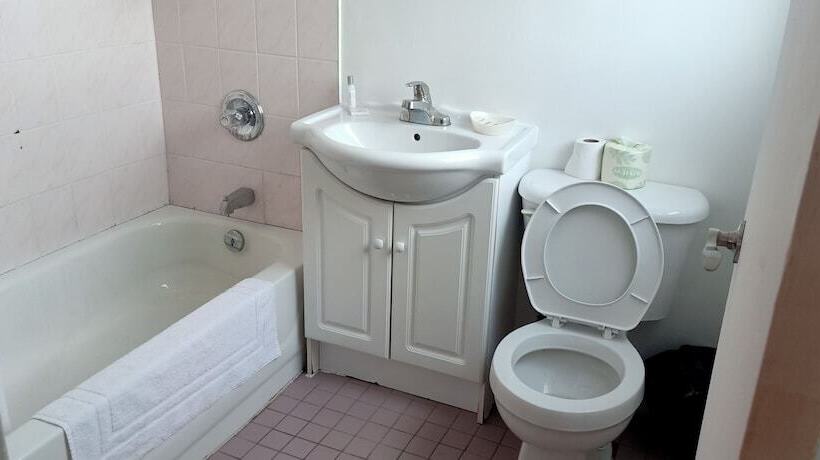 هتل Travelodge By Wyndham London Ontario