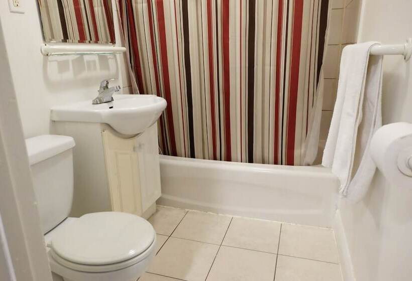 هتل Travelodge By Wyndham London Ontario