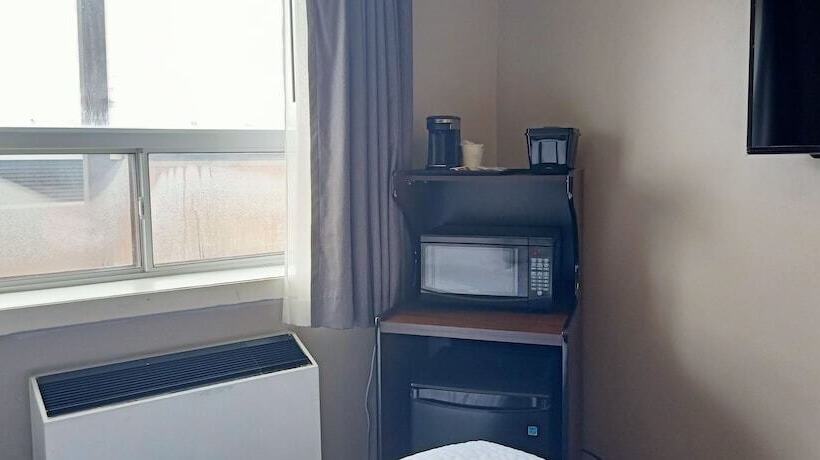 هتل Travelodge By Wyndham London Ontario