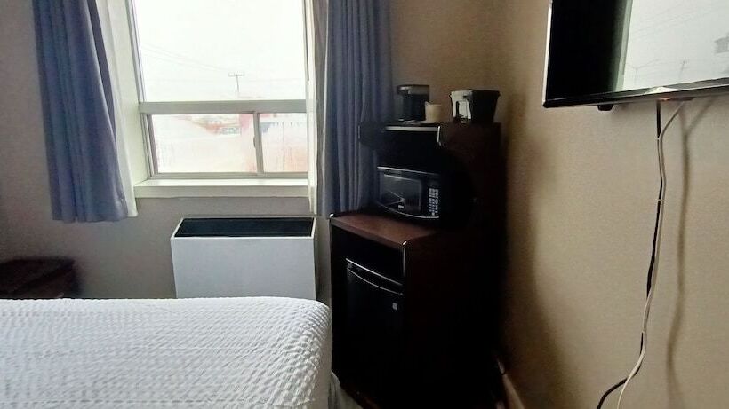 هتل Travelodge By Wyndham London Ontario