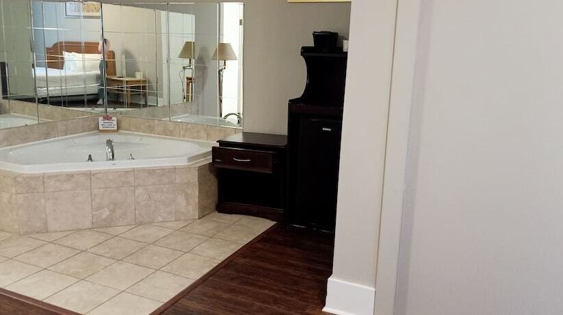 هتل Travelodge By Wyndham London Ontario