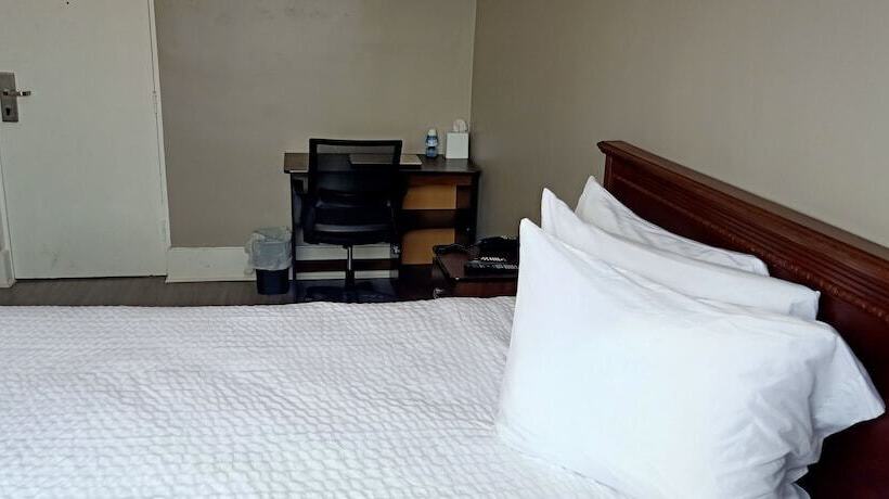 هتل Travelodge By Wyndham London Ontario