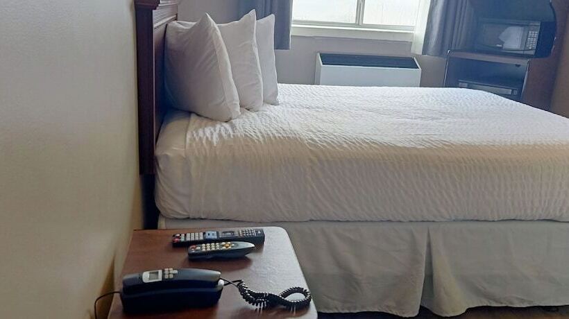 هتل Travelodge By Wyndham London Ontario