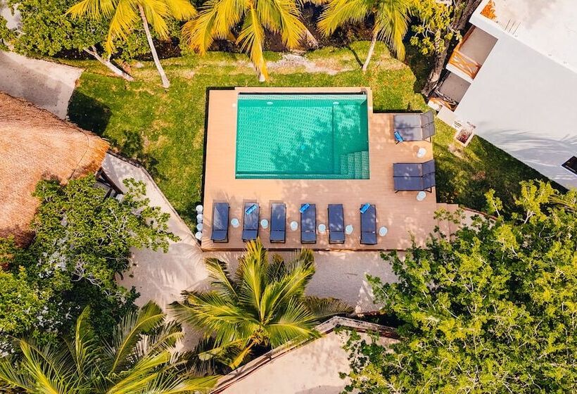 Azulea Bacalar Hotel & Spa Lagoon Front