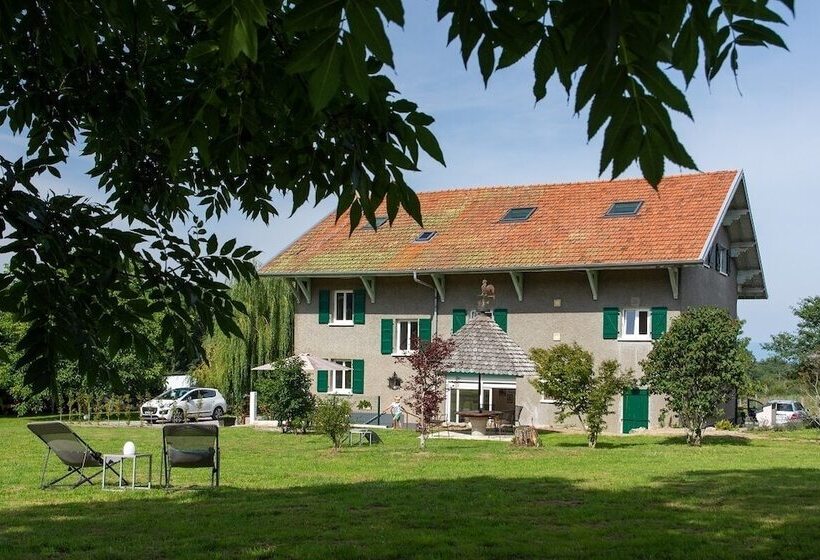 تختخواب و صبحانه Amodo Lodge